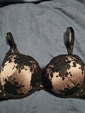 Torrid Curve 44C Push-Up Plunge Bra black lace with pink underlay-Sexy